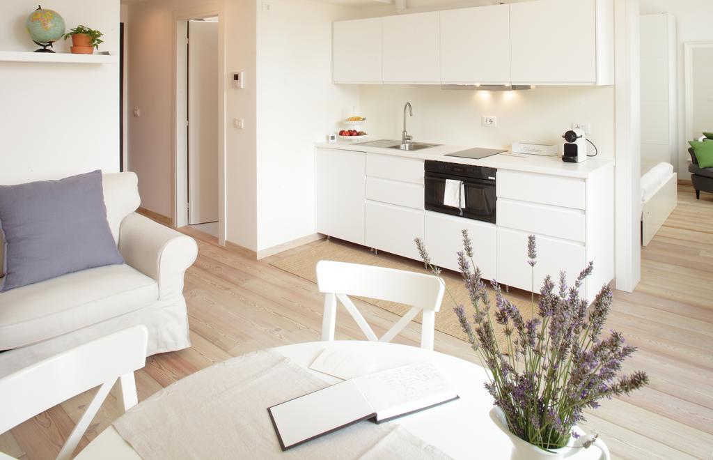 The Riverside Suite Mira Exterior foto